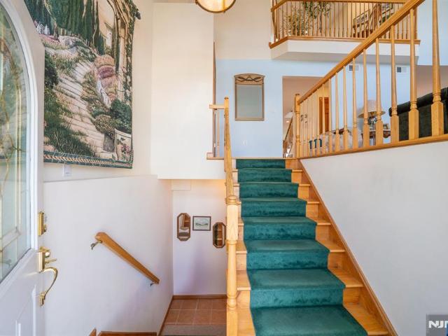 House for sale in Lyndhurst, New Jersey