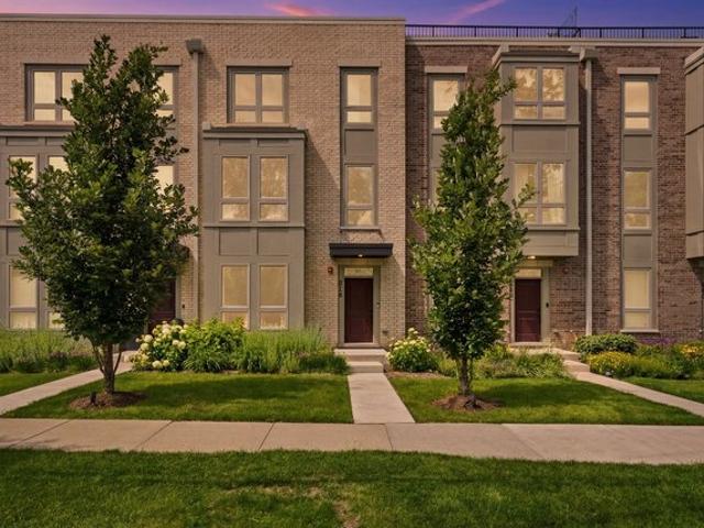 Townhouse for sale in Arlington Heights, Illinois