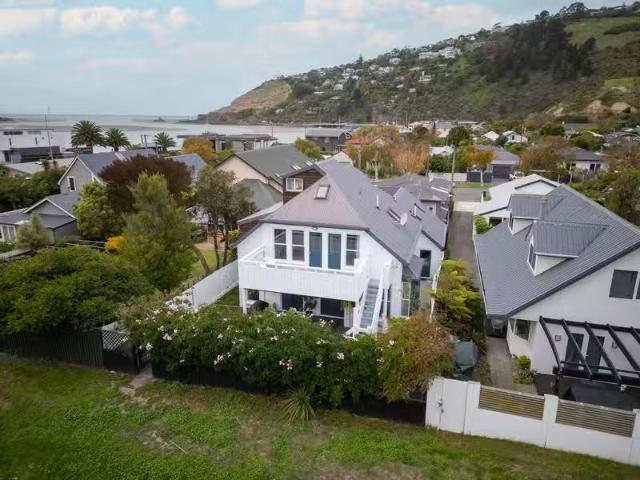 House for sale in Chaslands, Canterbury