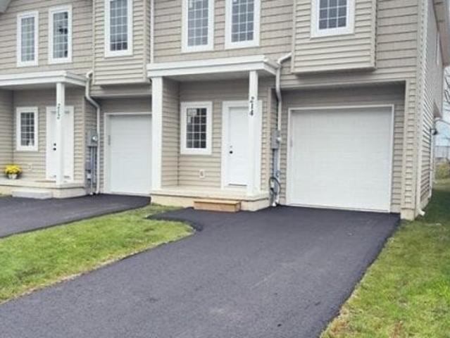 Townhouse for sale in Delhi, Ontario