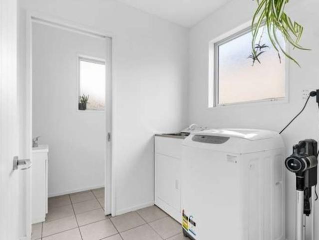 Townhouse for rent in Addington, Canterbury