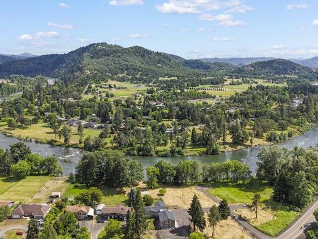 House for sale in Roseburg, Douglas County
