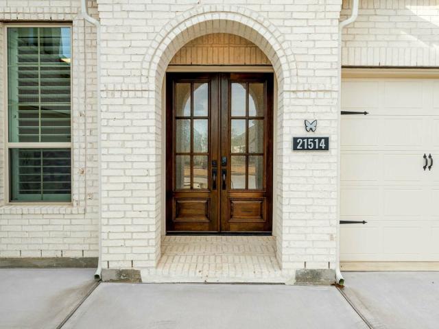 House for sale in Cypress