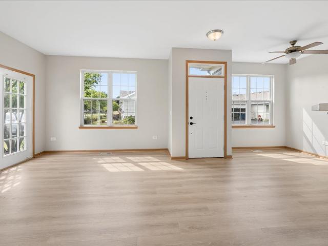 Condo for sale in Crest Hill, Will County