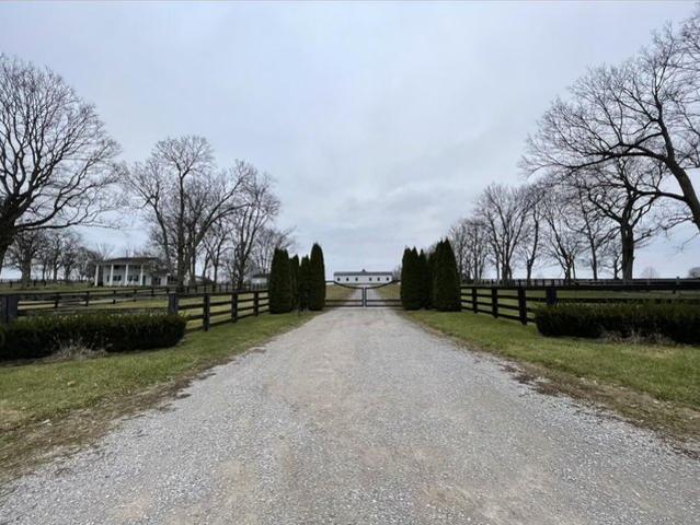 Farm for sale in Elmendorf, Lexington