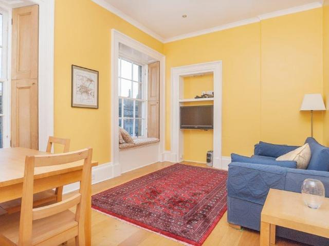 Apartment for rent in Gayfield, Broughton