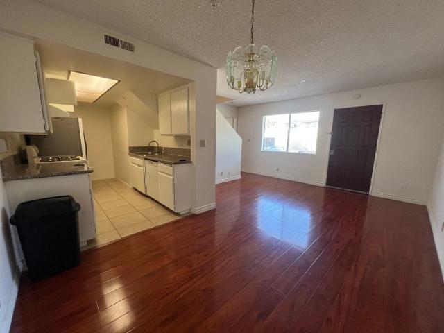 Apartment for rent in Alhambra, California