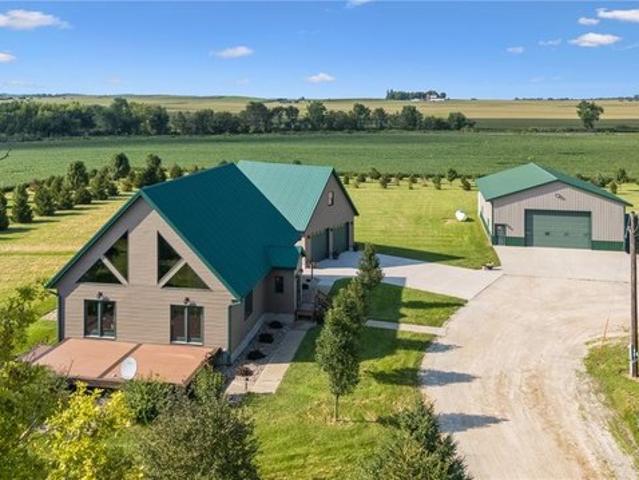 House for sale in Linn, Iowa