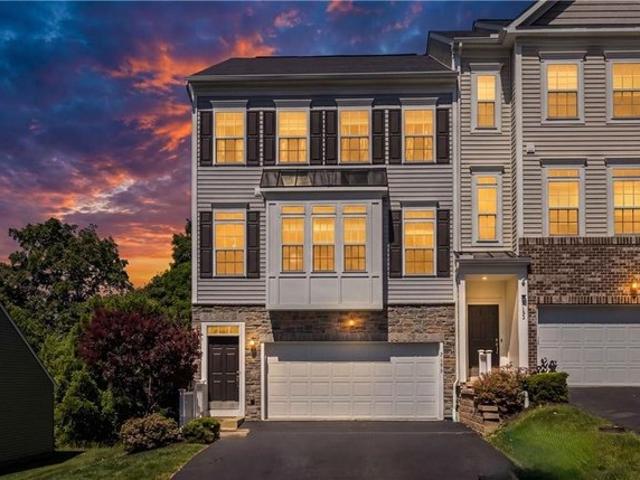 Townhouse for sale in Washington, Pennsylvania