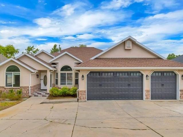 House for sale in Sandy, Utah