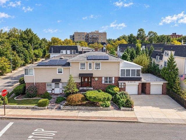 House for sale in Queens, Arverne