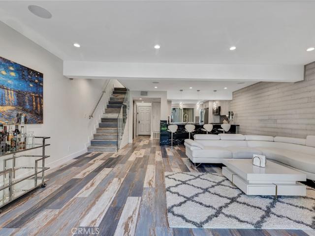 Townhouse for sale in Woodland Hills