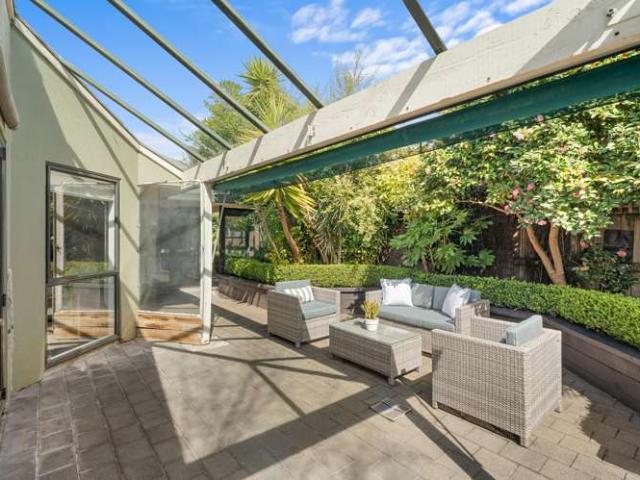Townhouse for sale in Saint Martins, Christchurch