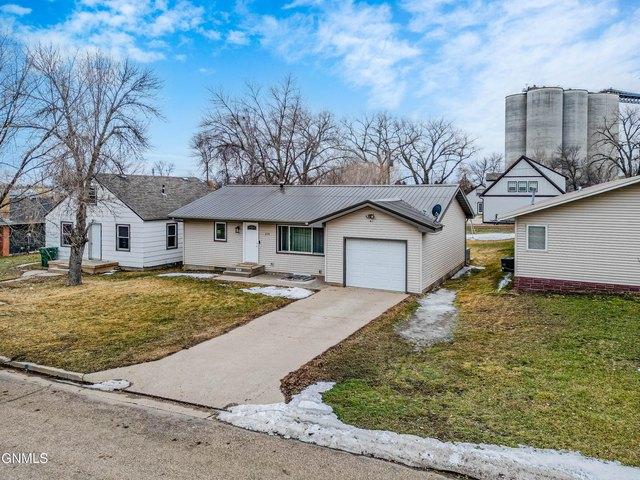 House for sale in Garrison, North Dakota