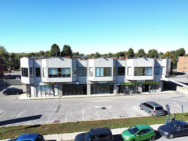 Commercial for rent in Laval-des-Rapides, Laval (région administrative)