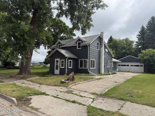 House for sale in Cando, North Dakota