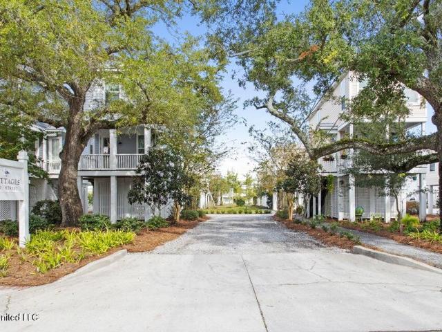Townhouse for sale in Pass Christian, Mississippi