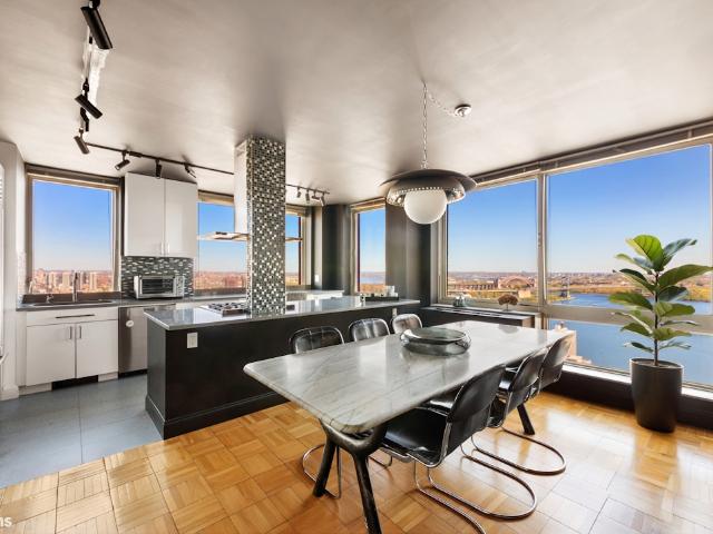 Apartment for sale in Arverne, New York