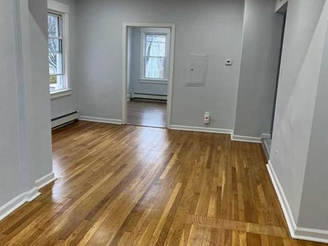 Duplex for rent in Teaneck, New Jersey