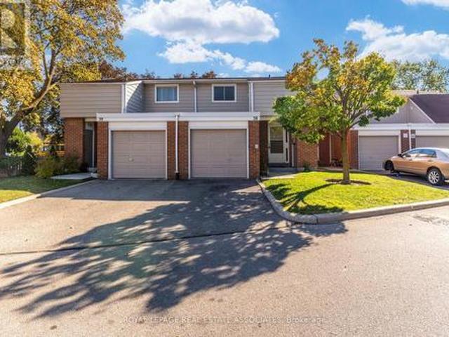 Townhouse for sale in Fairview, Mississauga