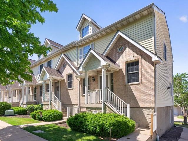 Townhouse for sale in Cortland, Illinois