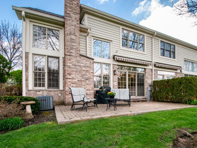 Townhouse for sale in Willow Springs, Illinois