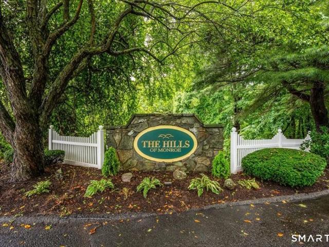 Condo for sale in Monroe, Connecticut
