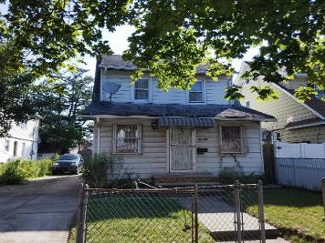 House for sale in Queens, Arverne