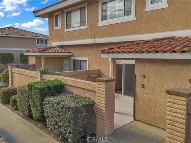 Townhouse for sale in Carson, California