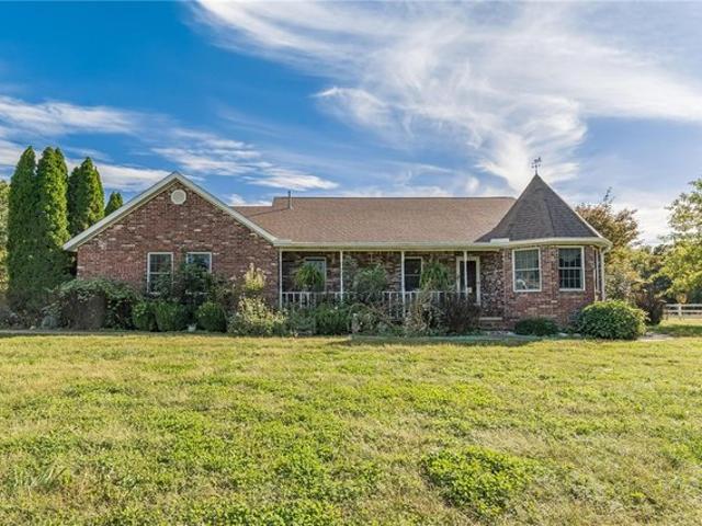 House for sale in Gentry, Benton County