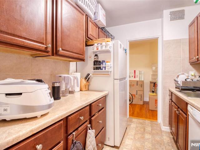 Condo for sale in Fort Lee, New Jersey