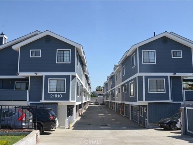 Townhouse for sale in Carson, California