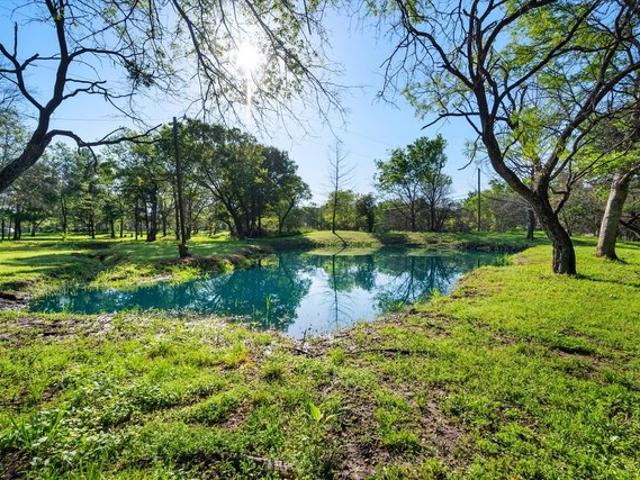 House for sale in Navarro, Texas