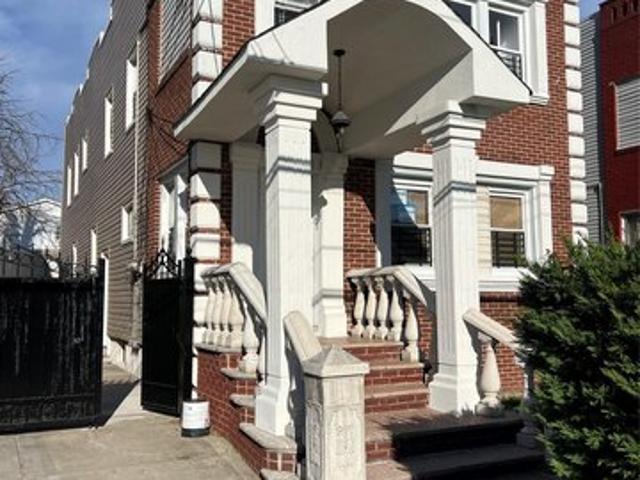 House for sale in Queens, Arverne