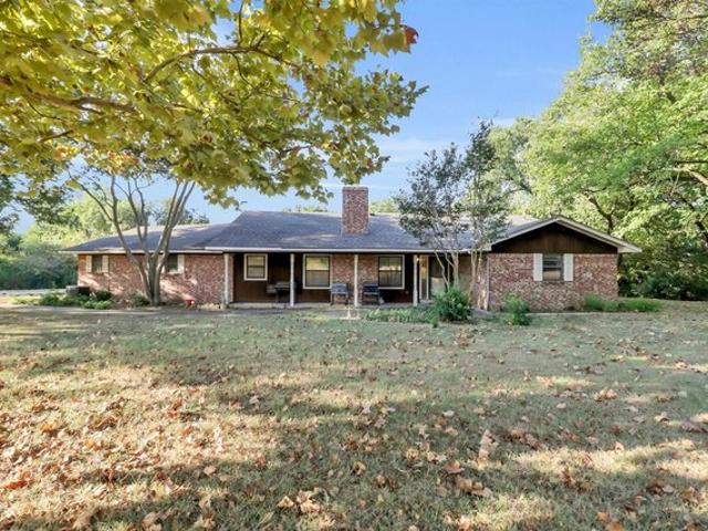 House for sale in Ellis, Texas