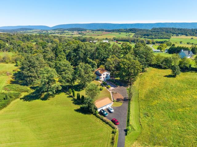 House for sale in Mayland, Broadway