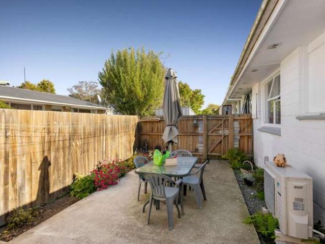 Apartment for sale in Chaslands, Canterbury
