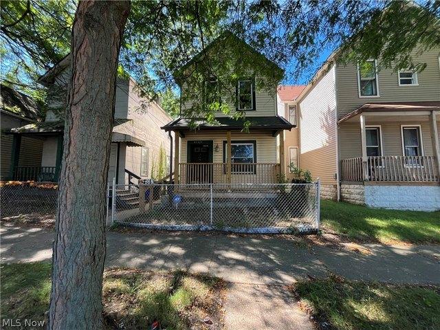 House for sale in Detroit - Shoreway, Cleveland