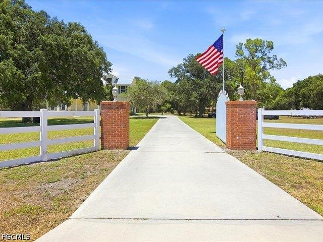 House for sale in Alva, Florida