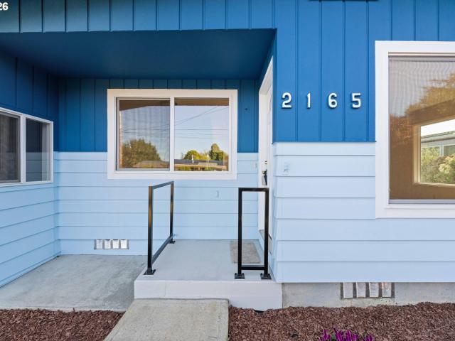 House for sale in North Bend, Coos County