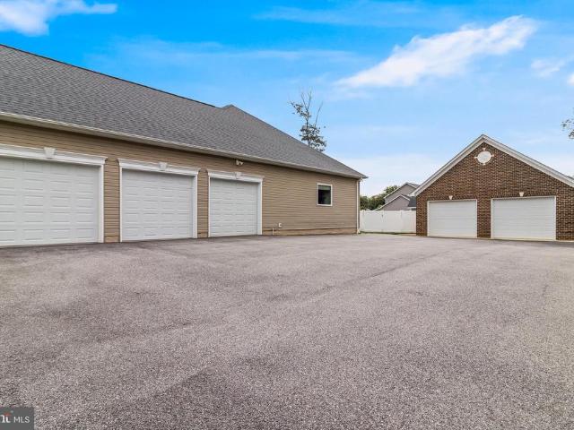 House for sale in Huntingtown, Maryland