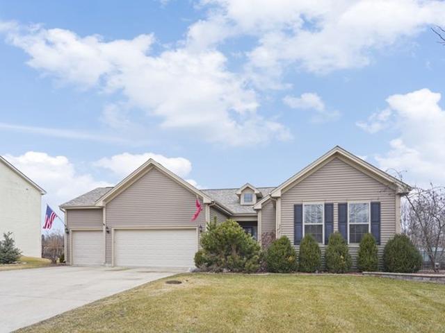 House for sale in Island Lake, Illinois