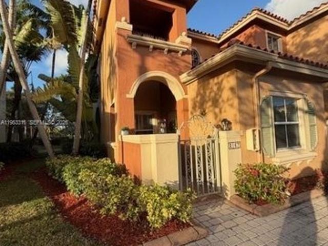 Townhouse for sale in Dania, Florida