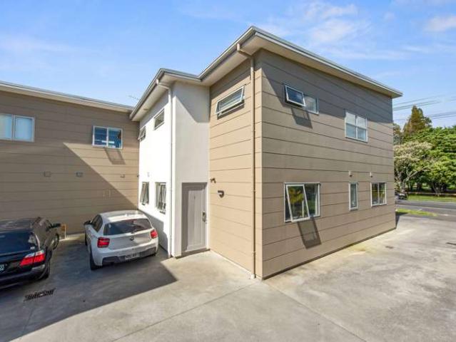 Townhouse for sale in Wairau Valley