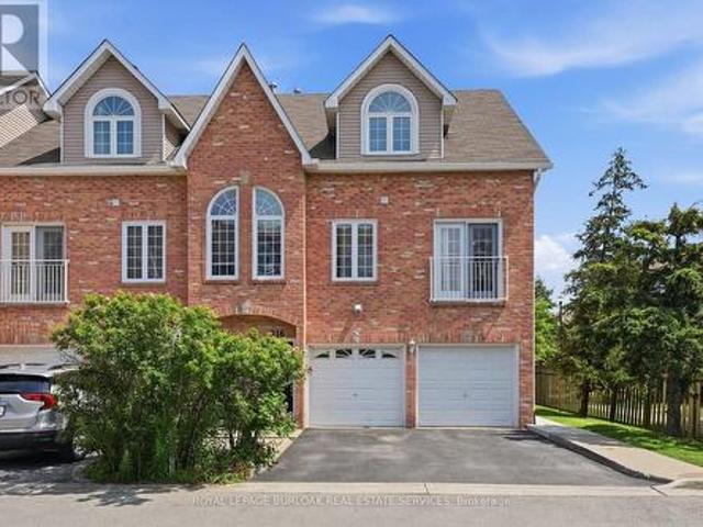 Townhouse for sale in Burlington, Ontario