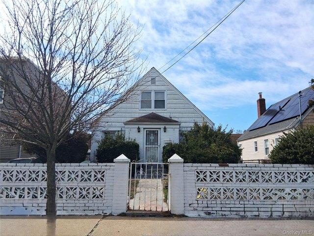 House for sale in Queens, Arverne