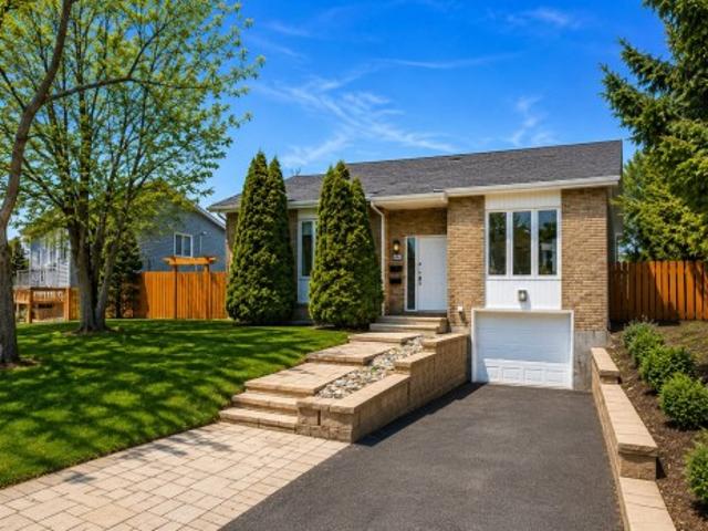 House for sale in Pointe-Claire, Montréal (région administrative)