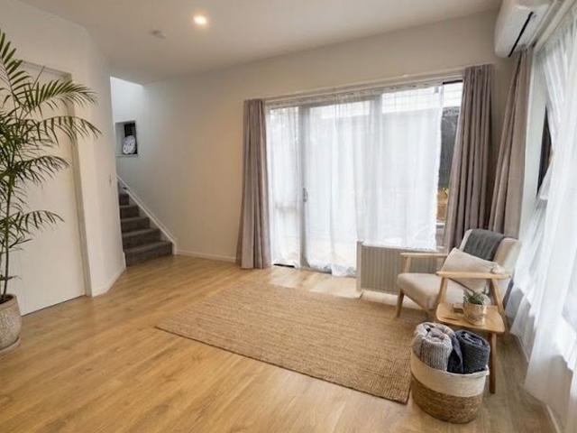 House for rent in Henderson-Massey, Rapanui