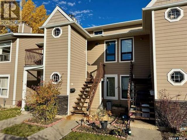 Townhouse for sale in Lakewood, Regina
