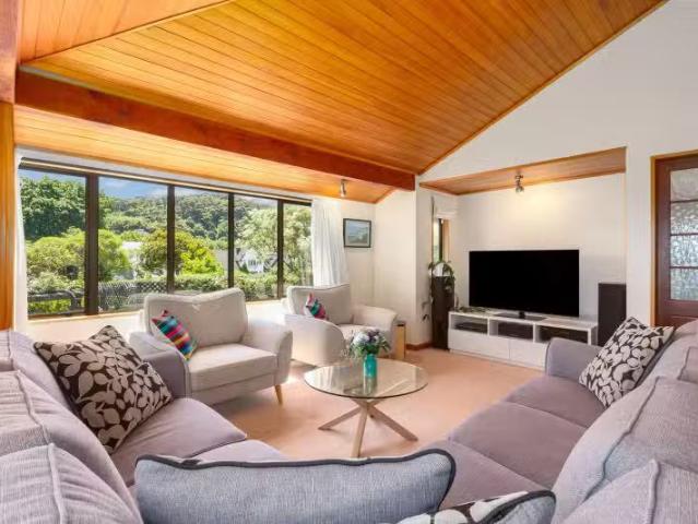 House for sale in Days Bay, Wellington
